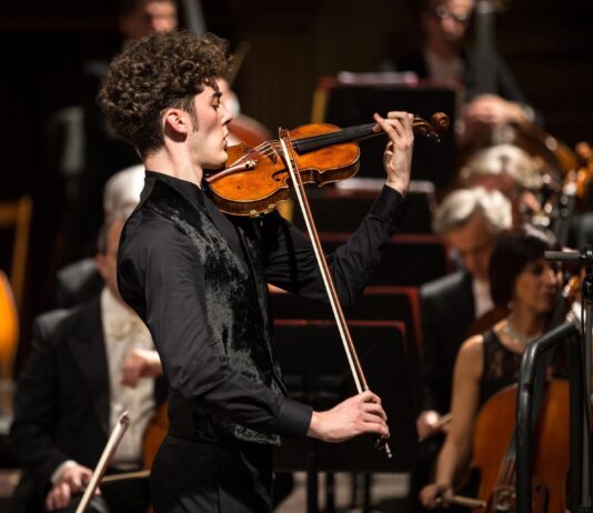 Ad Arezzo il violino di Giovanni Andrea Zanon esegue “Le quattro stagioni” di Vivaldi