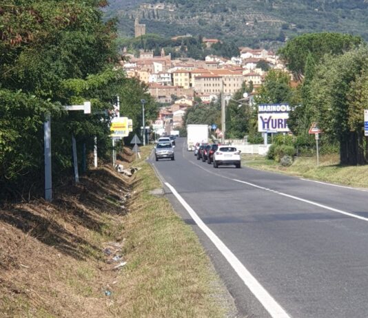Giovani fratelli castiglionesi ripuliscono i fossi, plauso dell’amministrazione comunale