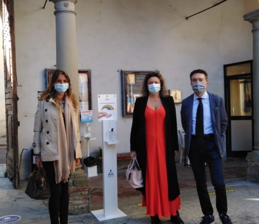 #noidiscriminiamosolocovid19 : la provincia dona totem con disinfettante nelle scuole superiori all’interno del progetto ready