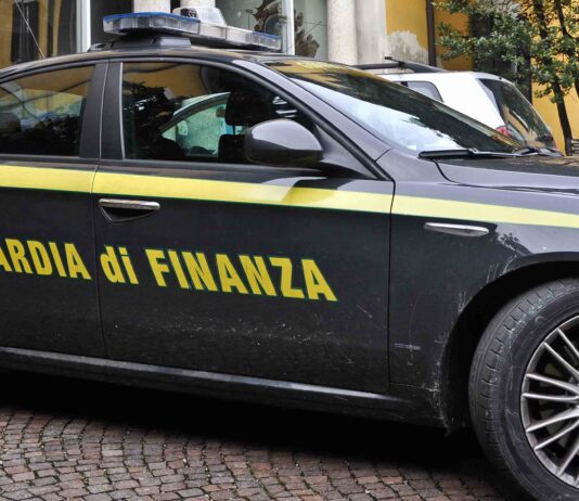 Arezzo: operazione “Groupage”. La Guardia di Finanza di Arezzo confisca 15kg di oro puro