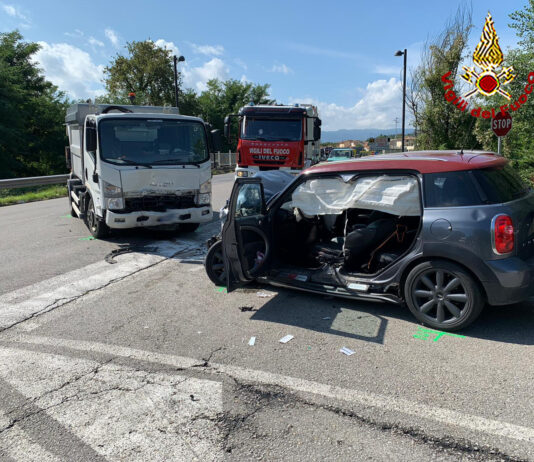 Montevarchi: auto contro camion, ferita gravemente 42enne di Terranuova