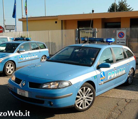 Viaggiavano con 215mila euro in contanti nascosti nell’auto, due ucraini denunciati dalla Polizia Stradale di Arezzo