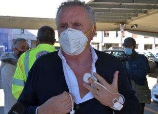 Coronavirus, a casa e in sicurezza: il braccialetto che tiene collegato l’isolato Covid con il medico