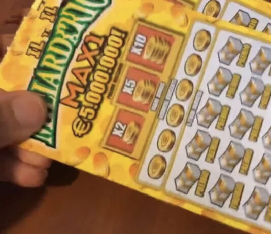 Ruba 2000 euro di gratta e vinci in una tabaccheria, 40enne denunciata dai carabinieri