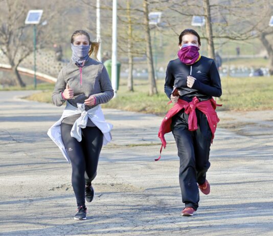 Attività fisica/motoria e attività sportiva: ecco quando indossare la mascherina e quando no