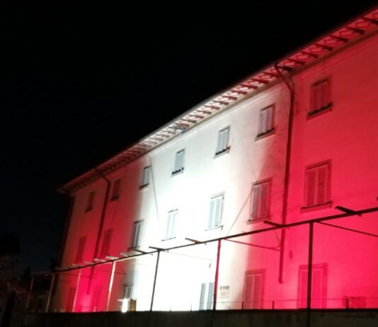 Civitella, Festa della Toscana: Villa Mazzi illuminata di bianco e rosso