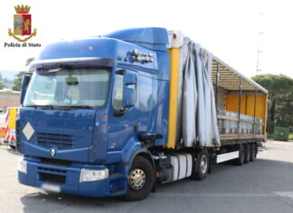 La Polizia di Stato sanziona automezzi pesanti per gravi irregolarità