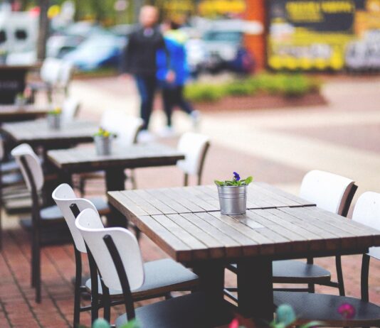 Marras e Biffoni: “Si può mangiare solo dove i tavoli sono esposti all’aria aperta”