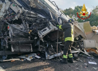 Incidente in A1 fra due mezzi pesanti, conducente in codice rosso a Siena
