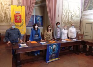 Assaggi di Teatro, a Lucignano il teatro si fa in piazza nell’ora di cena