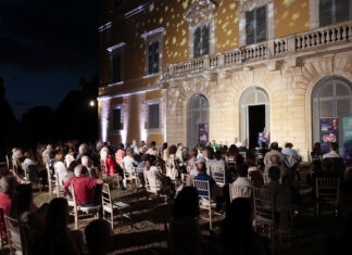 La brezza estiva di Frassineto gonfia le vele del Passioni Festival: sold out per Veltroni in una cornice magica