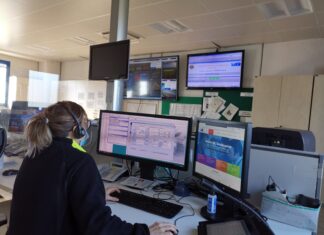 Incidente mortale a Bucine: auto sbatte contro muretto e finisce nel fosso, deceduti i due occupanti