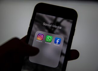 Facebook, WhatsApp, Instagram down per più di 5 ore: un blackout che fa riflettere