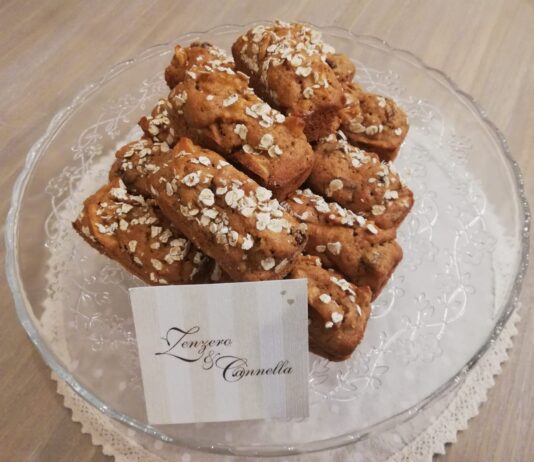 Mini Plumcakes golosi ai fiocchi di avena, mele e uvetta