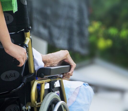 Invalidi e con basso reddito: quando le bastonate non finiscono mai