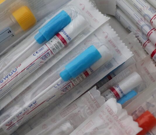 Tamponi in farmacia anche nei giorni di chiusura e dopo l’orario di servizio