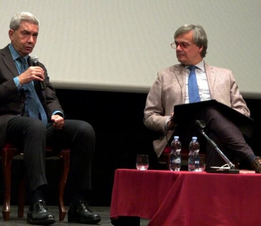 Il libro di Antonio Padellaro presentato al teatro Signorelli