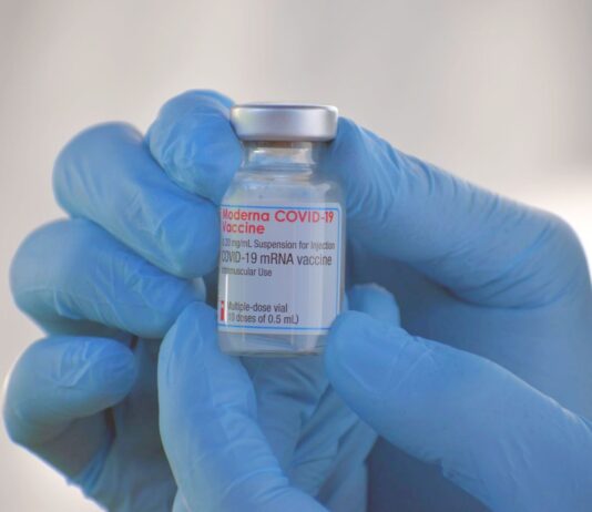 L’Ema valuta nuovi dati su miocardite dopo vaccino a mrna Pfizer e Moderna