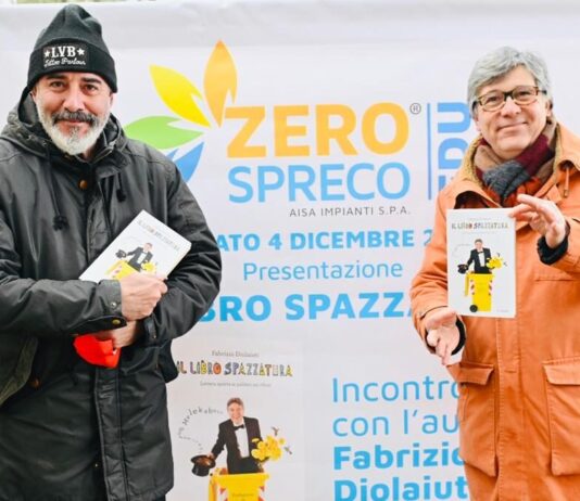 “Il libro spazzatura”: un viaggio e un’inchiesta dentro la raccolta differenziata in Italia