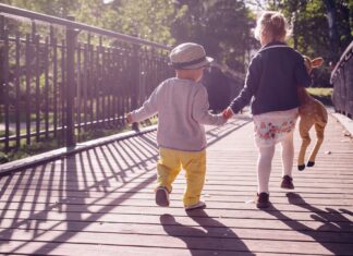 I bambini sono pericolosi: breve storia triste di un popolo di analfabeti funzionali