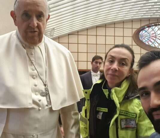 Oggi oltre 50 infermieri sono stati ricevuti all’udienza con il Santo Padre Papa Francesco.
