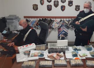 Arezzo: arrestato spacciatore con 17 kg di cocaina nel garage. Sequestrati più di 70.000 euro in contanti