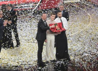 Sanremo, vincono Mahmood e Blanco. Elisa seconda, terzo Morandi. Ascolti alle stelle, le foto della finale
