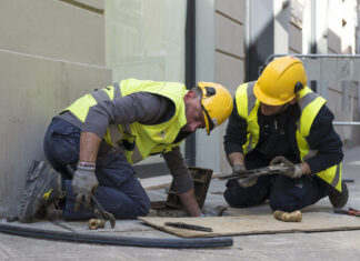 Cortona: tecnici Nuove Acque al lavoro in via di Murata a Camucia martedì 22 marzo