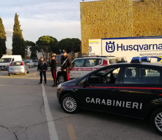 Rubano 200 euro di cioccolata in un supermarket di Castiglion Fiorentino, arrestati due cittadini stranieri