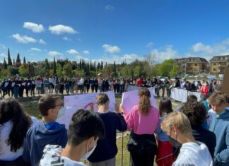 Cortona per la pace, la manifestazione degli studenti a Camucia