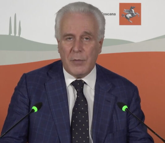 Covid-19, il presidente Giani invita a vaccinarsi: a partire da anziani e fragili