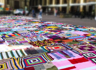 Mani&Cuore per il Calcit: Monte San Savino colorata da 900 coperte in lana