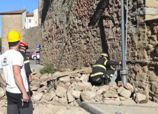 Monte San Savino, crollo di un muro privato in via XXIV Maggio è interrotta subito dopo il parcheggio zona ex Torchio