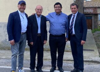 Padre Miguel Angel Contreras in visita a Castiglion Fiorentino da Don Giuliano Faralli per parlare delle missioni in Perù