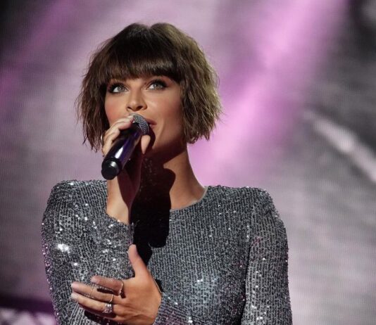 Notti blu, il nuovo singolo di Alessandra Amoroso