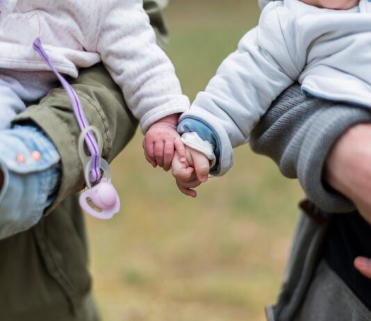 Nella Manovra più soldi per i figli. Ecco come cambia l’assegno unico