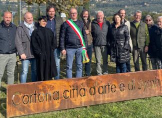 L’acero e la vite insieme: il nuovo allestimento della rotonda di via dei Mori