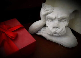 Natale, luccicanti pacchetti rossi