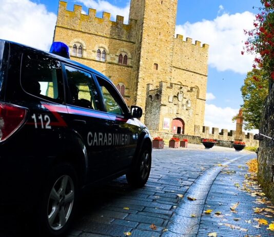 Guida senza patente né assicurazione e provoca incidente: denunciato dai Carabinieri