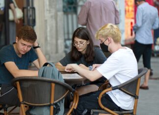 Il Governo vuole cancellare il bonus cultura ai 18enni