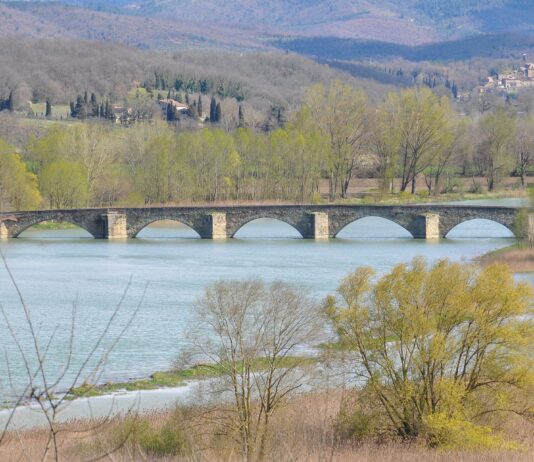 Ponte Buriano set per un giorno. Al via le riprese di “The Decameron”