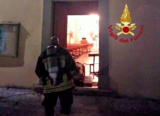 Esalazioni di monossido di carbonio durante il catechismo: ricoverati il sacerdote e una donna