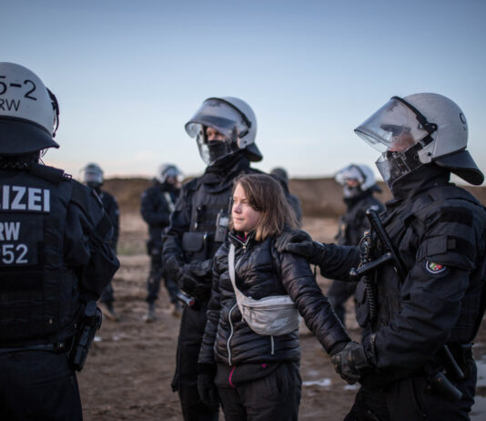Le immagini dell’arresto a Lützerath dell’attivista Greta Thunberg – VIDEO