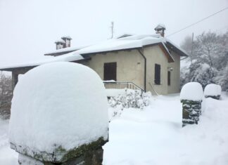 Chiusi della Verna dove “tutto è bianco”: ecco come si sta sotto un metro di neve