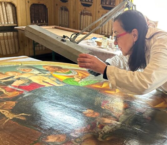 Cortona, iniziata l’opera di restauro del “tondo” di Luca Signorelli