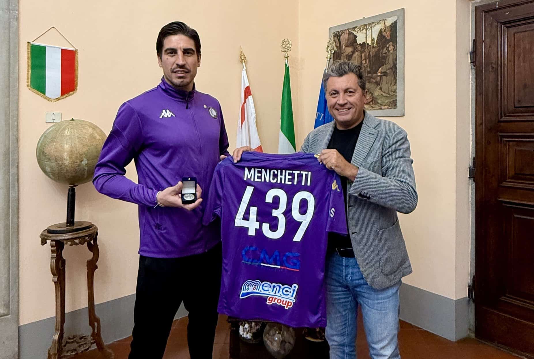 Agnelli-riceve-Daniele-Menchetti-record-di-439-presenze-in-viola.jpg