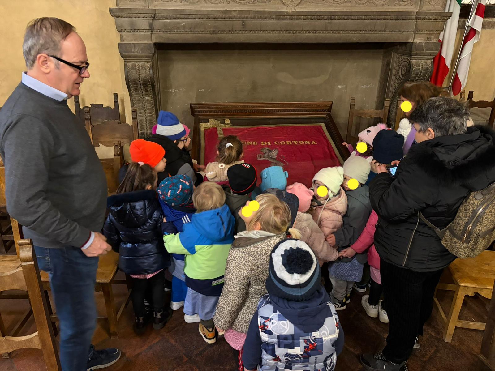 Cortona, scuola dell’infanzia di Pergo ricevuta dal sindaco