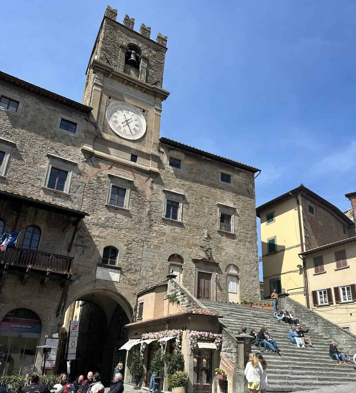 Cortona, al via i lavori alla scalinata monumentale del Comune