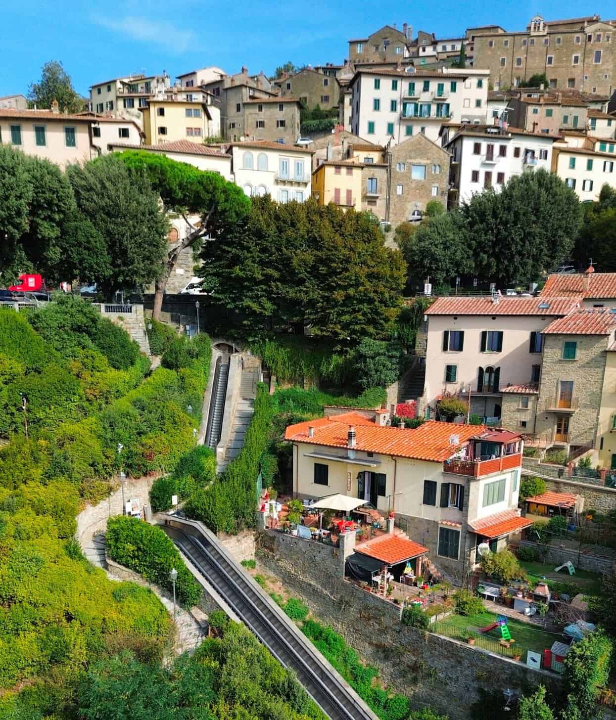 Cortona-scale-mobili-scaled.jpg