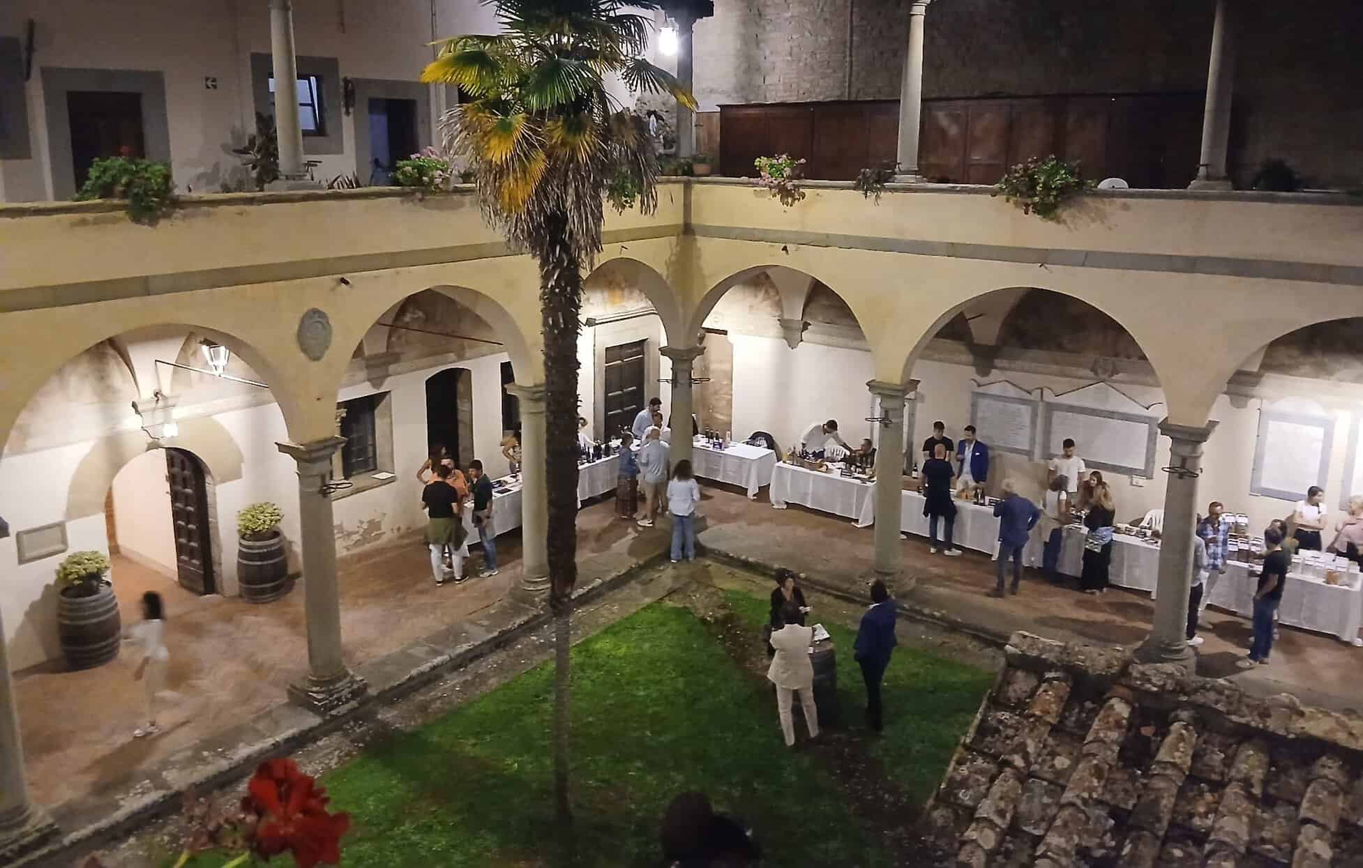 bianco-nero-santo-chiostro.jpg